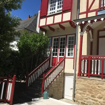 Holiday home Dans La Colibri,