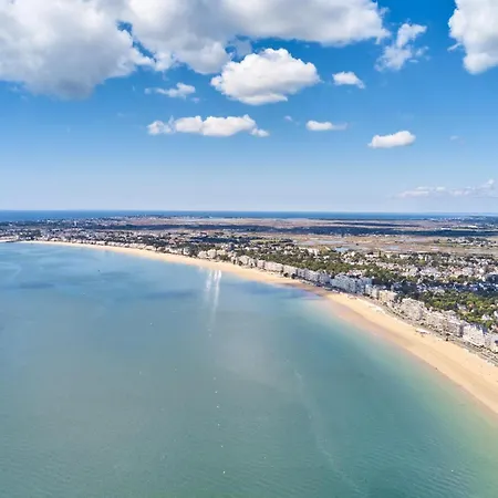 Dans La Colibri, Hébergement de vacances