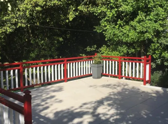 Hébergement de vacances Dans La Colibri,