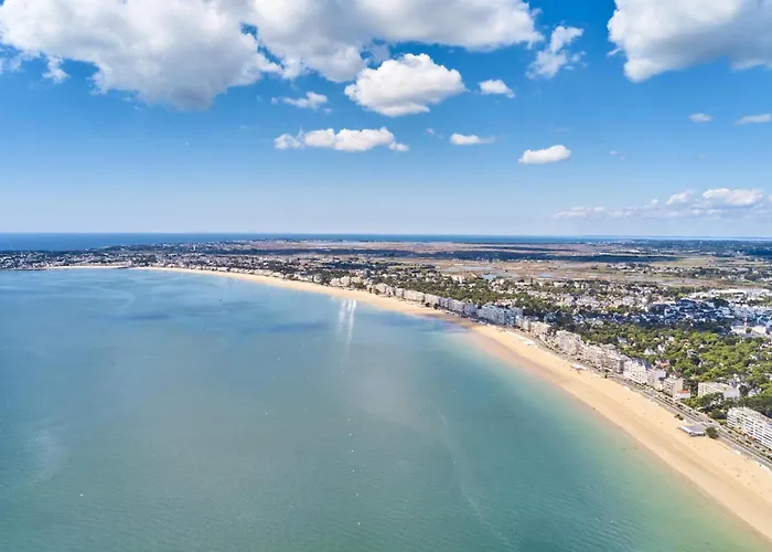 Dans La Colibri, Hébergement de vacances